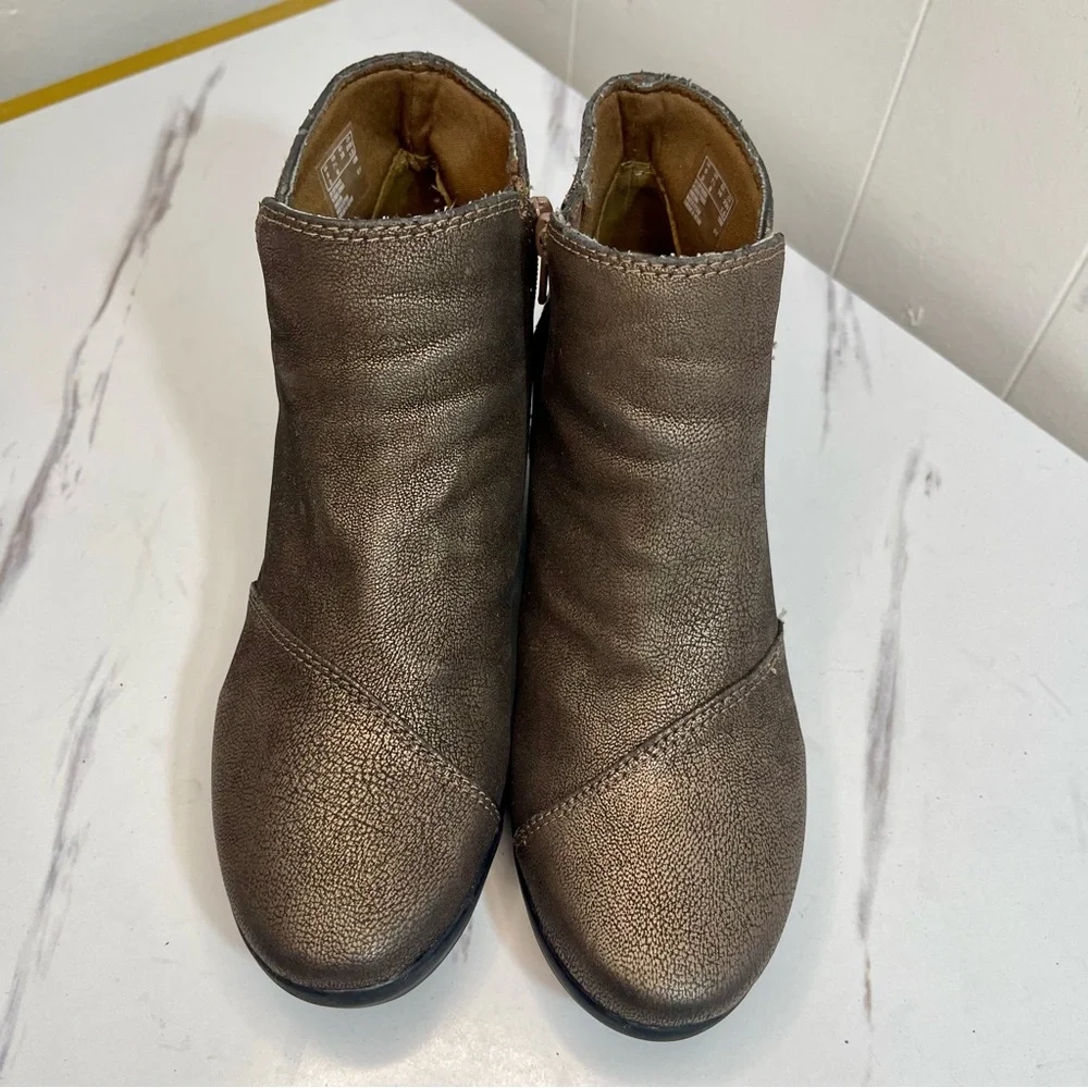 Clarks cloudwalkers Metallic Brown Ankle Booties, Wedge Heel Size 7.5M